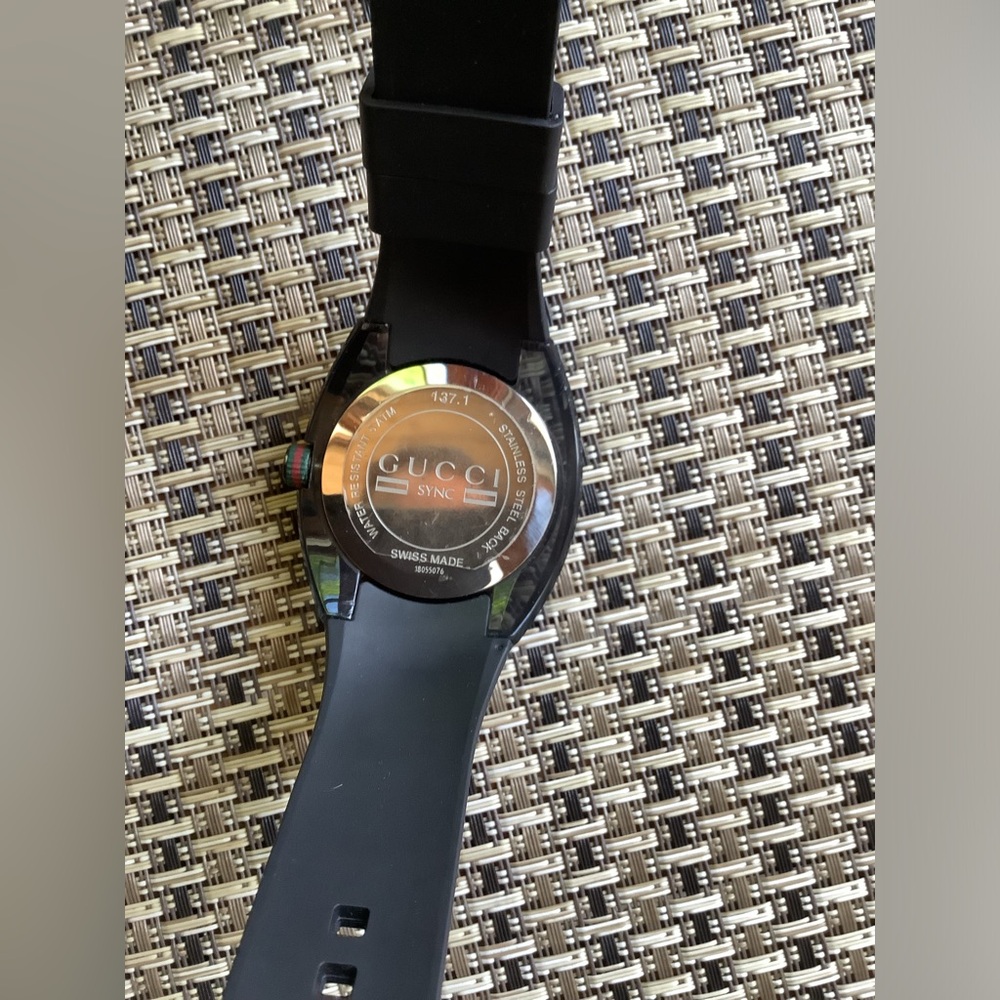 Mens GUCCI🌟 BIG and BEAUTIFUL 🖤💚❤️watch - Picture 12 of 16